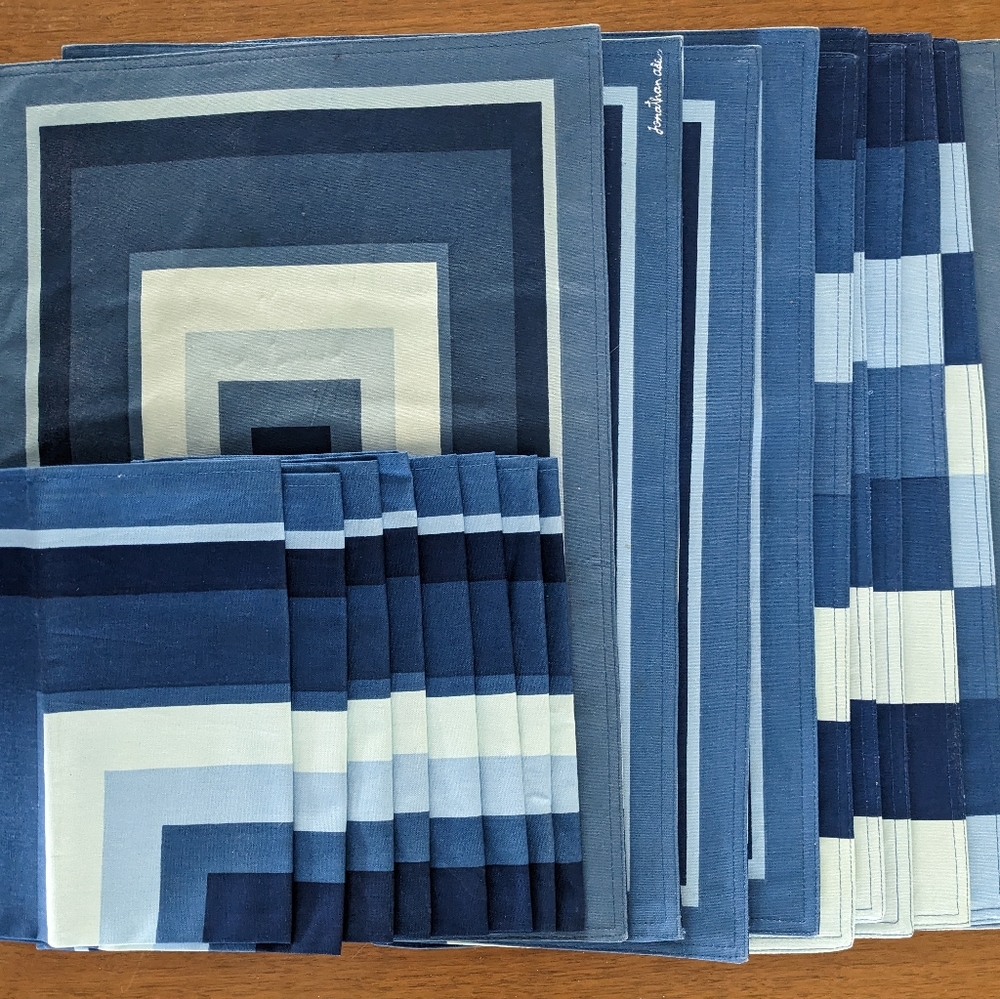 Jonathan Adler Blue and White Geometric  8 reversible placemats, 8 napkins.